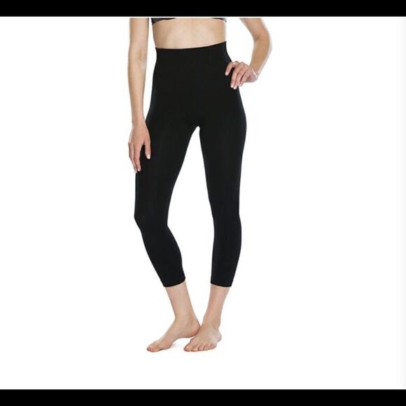 Assets Red Hot Label by Spanx Capri Stretch Leggings Black - Picture 6 of 7